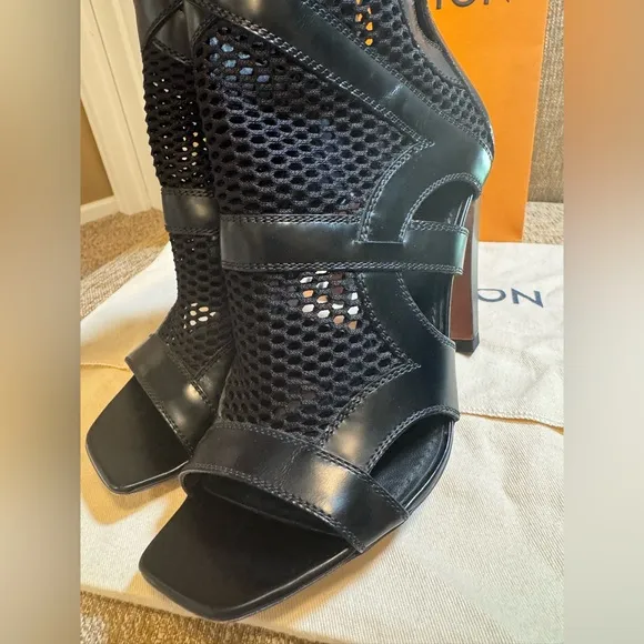 ❤️ Authentic LV Louis Vuitton leather and mesh heels size 37.5 ❤️