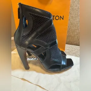 ❤️ Authentic LV Louis Vuitton leather and mesh heels size 37.5 ❤️