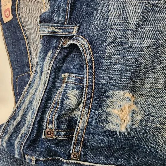 [ Buckle Denim ] cutest ever~vintage vibes DISTRESSED blue jean size 31 star fit