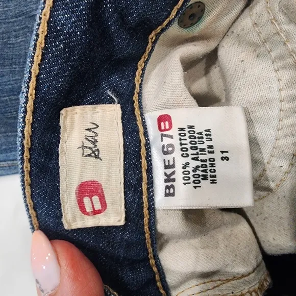 [ Buckle Denim ] cutest ever~vintage vibes DISTRESSED blue jean size 31 star fit