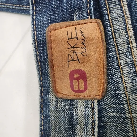 [ Buckle Denim ] cutest ever~vintage vibes DISTRESSED blue jean size 31 star fit