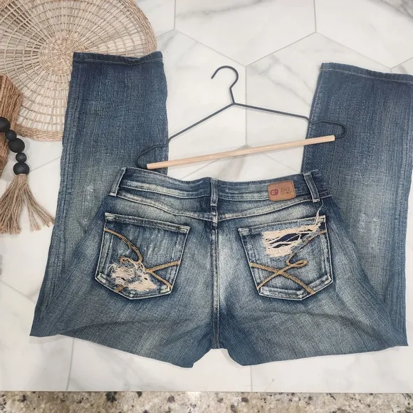 [ Buckle Denim ] cutest ever~vintage vibes DISTRESSED blue jean size 31 star fit