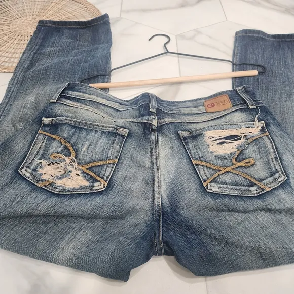 [ Buckle Denim ] cutest ever~vintage vibes DISTRESSED blue jean size 31 star fit