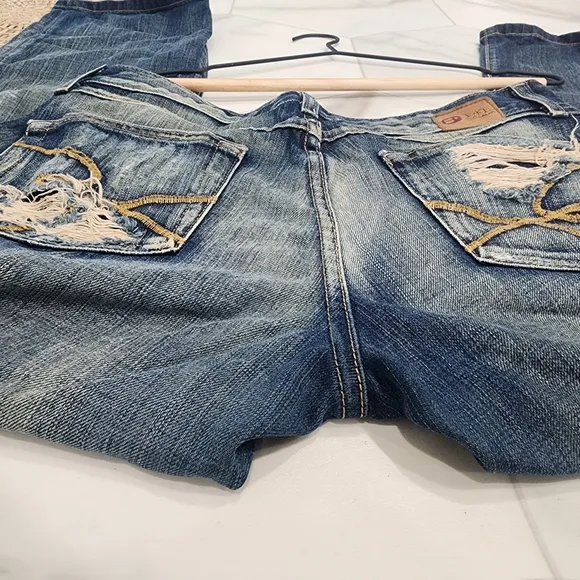 [ Buckle Denim ] cutest ever~vintage vibes DISTRESSED blue jean size 31 star fit