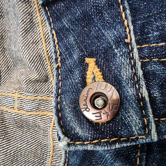 [ Buckle Denim ] cutest ever~vintage vibes DISTRESSED blue jean size 31 star fit
