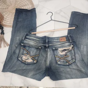 [ Buckle Denim ] cutest ever~vintage vibes DISTRESSED blue jean size 31 star fit