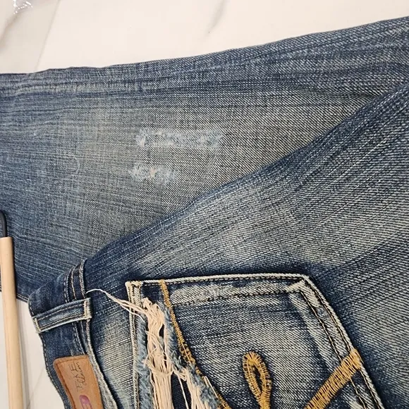 [ Buckle Denim ] cutest ever~vintage vibes DISTRESSED blue jean size 31 star fit