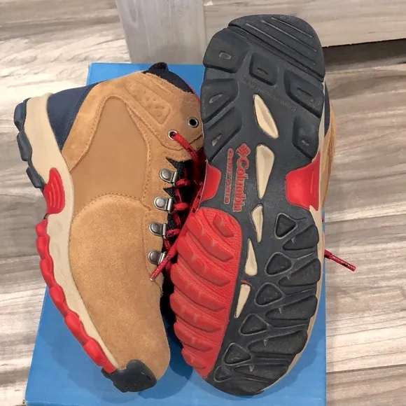 ❤️ Columbia Hiking Boots - Waterproof 💦 Size: 4YW🥾 worn once!