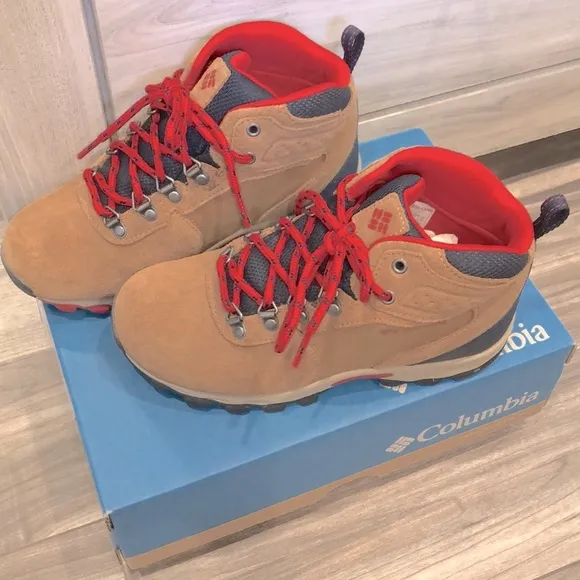 ❤️ Columbia Hiking Boots - Waterproof 💦 Size: 4YW🥾 worn once!
