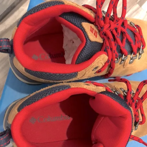 ❤️ Columbia Hiking Boots - Waterproof 💦 Size: 4YW🥾 worn once!