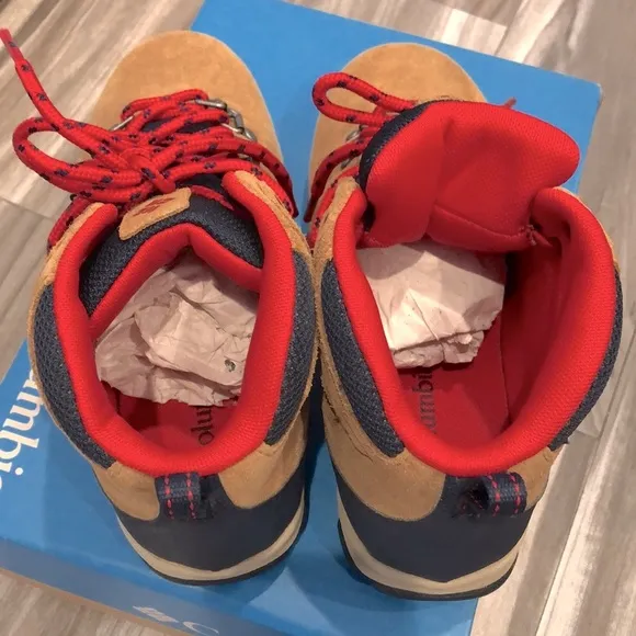 ❤️ Columbia Hiking Boots - Waterproof 💦 Size: 4YW🥾 worn once!