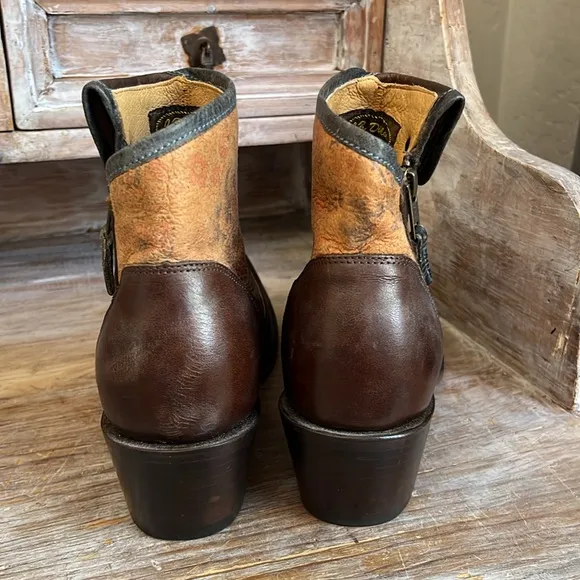 🤎 J.B. Dillon Brown Leather Boots Cowboy Size 8.5 Floral Detail Dark Brown