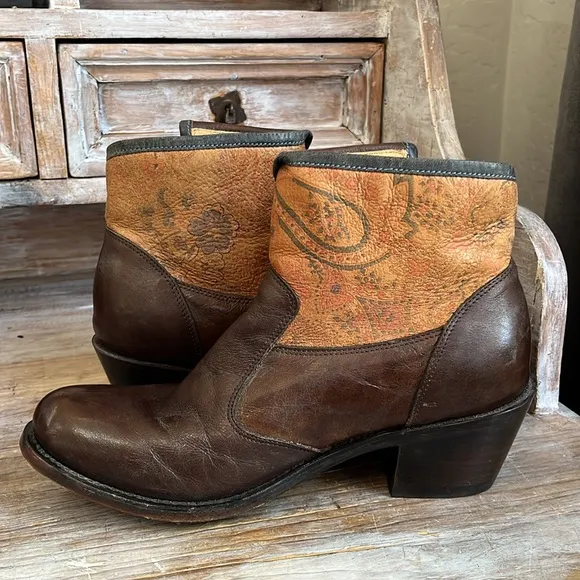 🤎 J.B. Dillon Brown Leather Boots Cowboy Size 8.5 Floral Detail Dark Brown