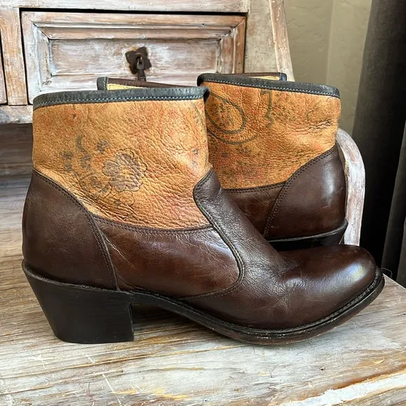🤎 J.B. Dillon Brown Leather Boots Cowboy Size 8.5 Floral Detail Dark Brown