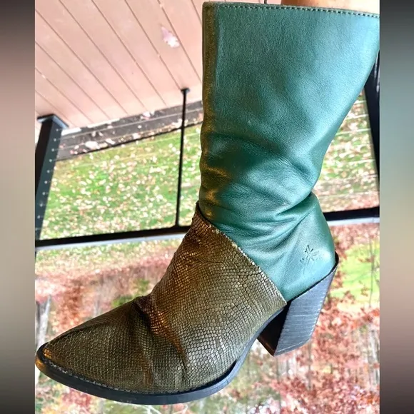 ⭐️ John Fluevog, Size 6 1/2 “Room 203” Green Women's Cowboy Style Boots. RARE !