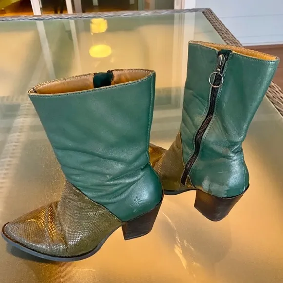 ⭐️ John Fluevog, Size 6 1/2 “Room 203” Green Women's Cowboy Style Boots. RARE !