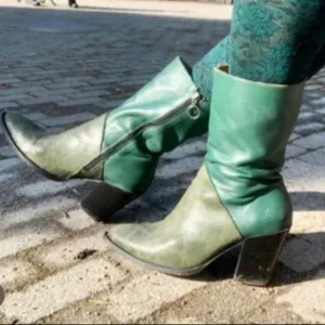 ⭐️ John Fluevog, Size 6 1/2 “Room 203” Green Women's Cowboy Style Boots. RARE !