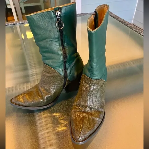 ⭐️ John Fluevog, Size 6 1/2 “Room 203” Green Women's Cowboy Style Boots. RARE !