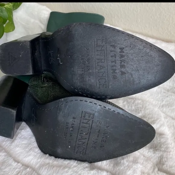 ⭐️ John Fluevog, Size 6 1/2 “Room 203” Green Women's Cowboy Style Boots. RARE !
