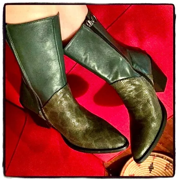 ⭐️ John Fluevog, Size 6 1/2 “Room 203” Green Women's Cowboy Style Boots. RARE !