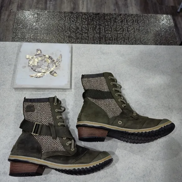 🐢 Sorel Slimboot Lace Up Size 12 Army Green With Zebra Insert!