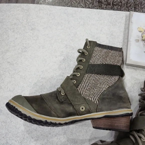 🐢 Sorel Slimboot Lace Up Size 12 Army Green With Zebra Insert!