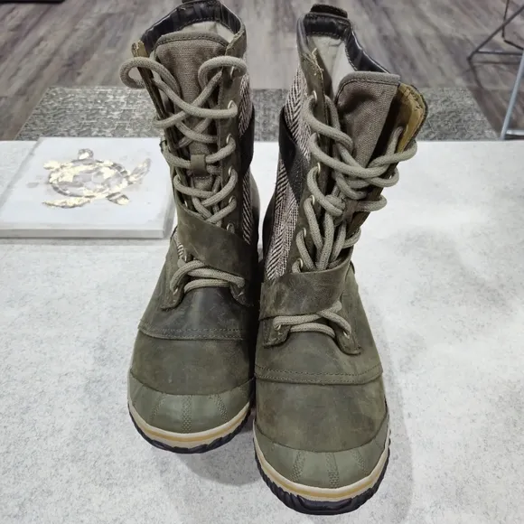 🐢 Sorel Slimboot Lace Up Size 12 Army Green With Zebra Insert!