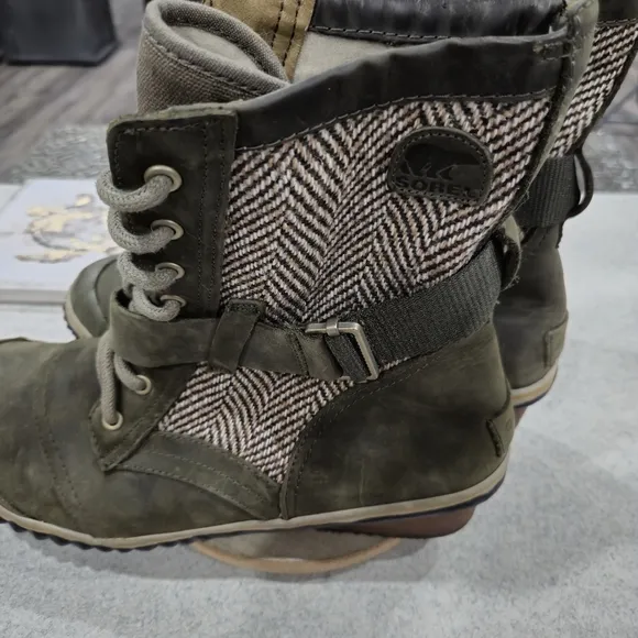 🐢 Sorel Slimboot Lace Up Size 12 Army Green With Zebra Insert!