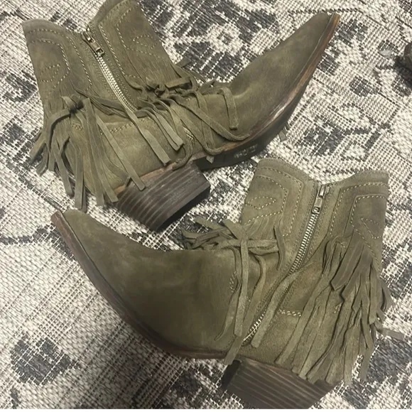 #116. NWOT my offer is Firm! Free People Lawless Suede Fringe Boots