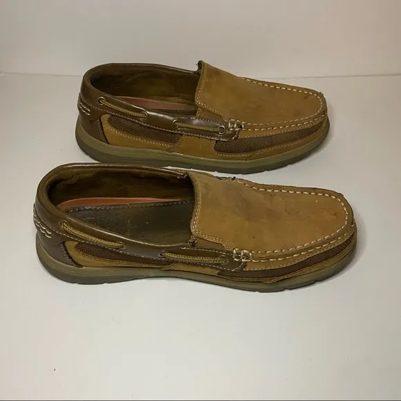 2 pairs of Mens Size 9 Slip on Shoes