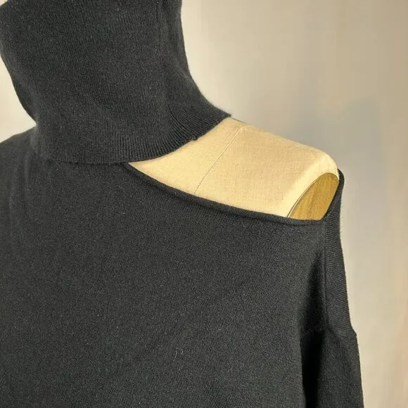 525 Turtleneck Open Shoulder Cut Out Long Sleeve Pullover Black Sweater Size Med