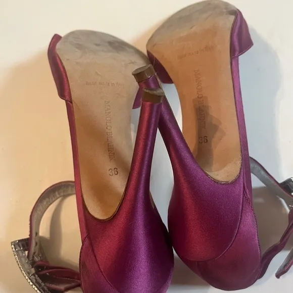 $925 MANOLO BLAHNIK PINK DRIBBIN JEWELED CRYSTAL SATIN SANDALS Sz 36 US 6 SHOES