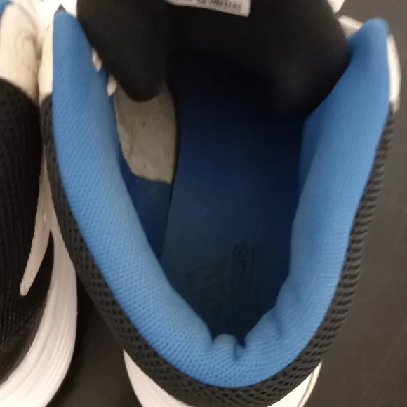 Adidas Cloudfoam 7.5 Mens Mid Top Sneakers Shoes in Black on White