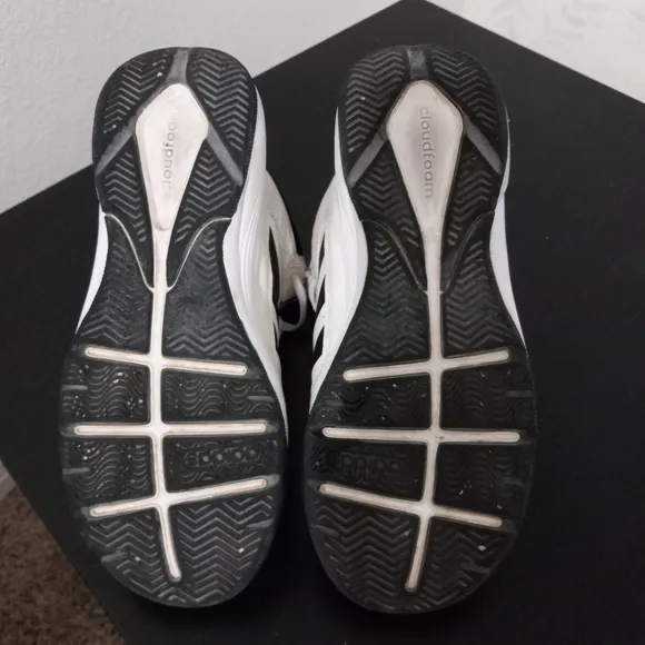 Adidas Cloudfoam 7.5 Mens Mid Top Sneakers Shoes in Black on White