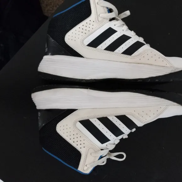 Adidas Cloudfoam 7.5 Mens Mid Top Sneakers Shoes in Black on White