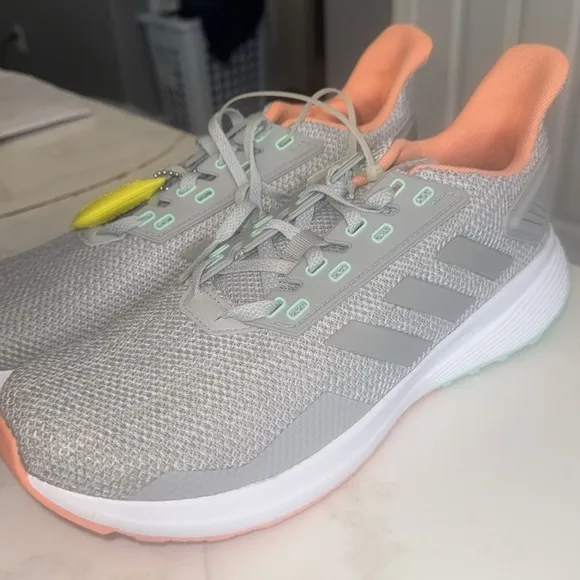 Adidas Duramo Low  Grey Running course a pied Athltic Shoes Brand New open box