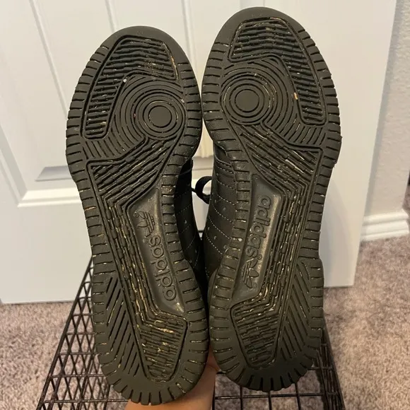 Adidas unisex Yeezy power phase Calabasas shoes size 6M/7.5W
