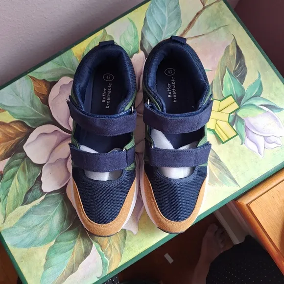 ADULT MAN OR WOMAN Navy and Green Velcro Sneakers