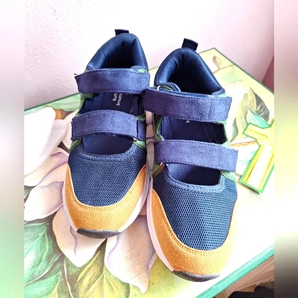 ADULT MAN OR WOMAN Navy and Green Velcro Sneakers