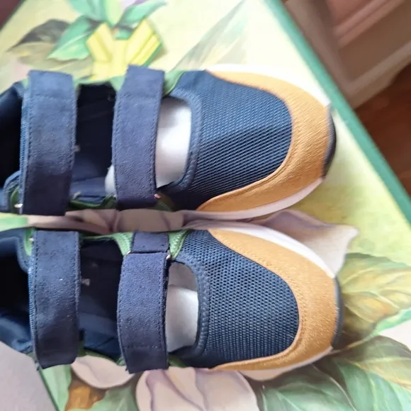 ADULT MAN OR WOMAN Navy and Green Velcro Sneakers