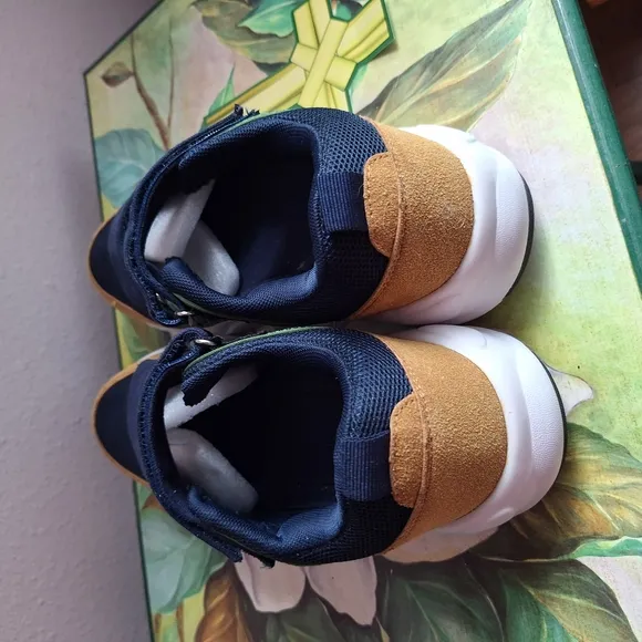 ADULT MAN OR WOMAN Navy and Green Velcro Sneakers