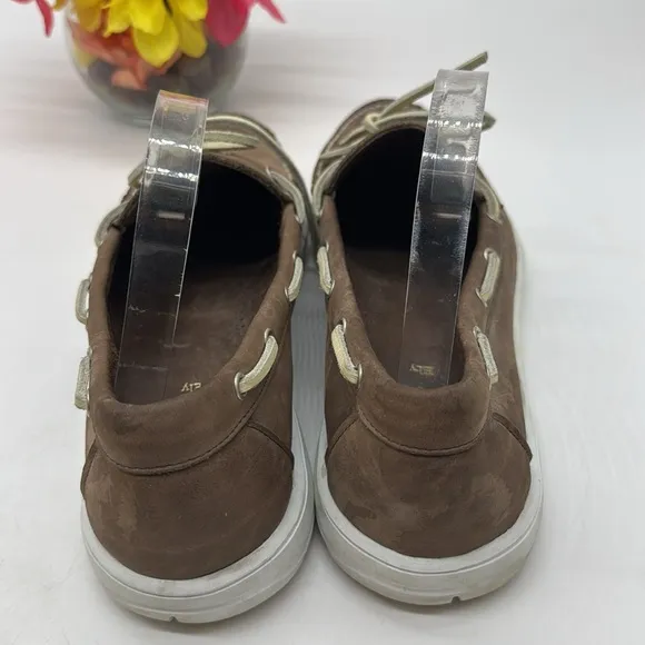 AE by Allen Edmonds Ely Brown and White Boat Shoes with Moccasin Style Size