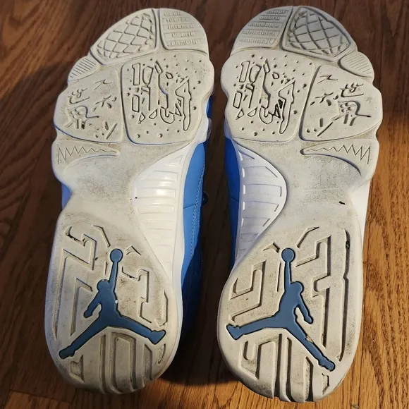 Air Jordan 9 Retro Low Pantone