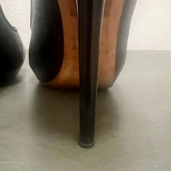 Alexander McQueen Heel Sz 8 Authentic Black Leather Paisley Classic Luxury Edgy