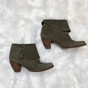 Alice   Olivia Suede‎ Leather Caden Olive Green Heeled Booties Size 37.5 / 7