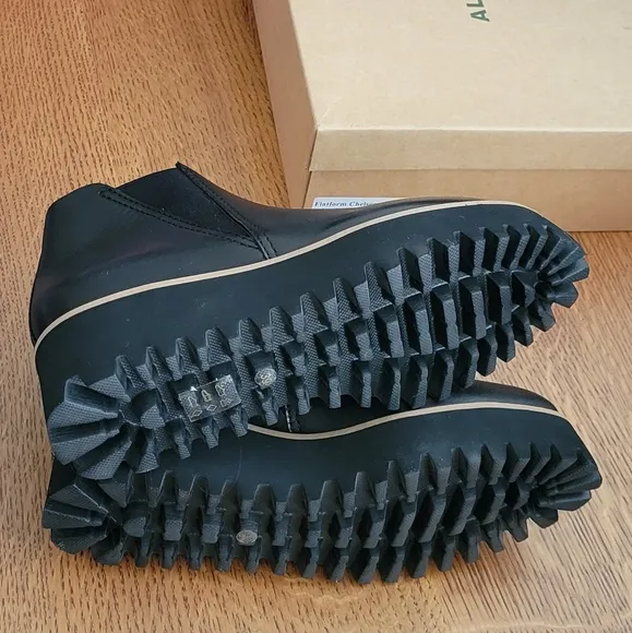 All Black Platform Chelsea Boots - black