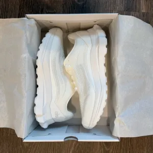 Alo Runner Running Shoes