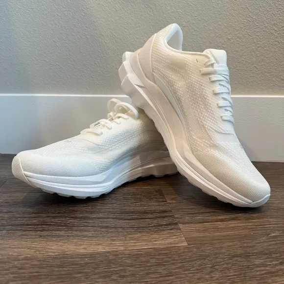 Alo Runner Running Shoes