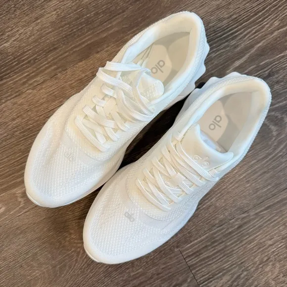 Alo Runner Running Shoes