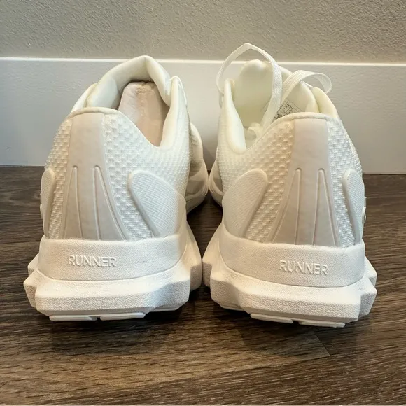 Alo Runner Running Shoes